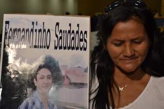 Claucéia Alves de Lima: Saudades do filho, que morreu após erros médicos (Foto: Marcos Ermínio)