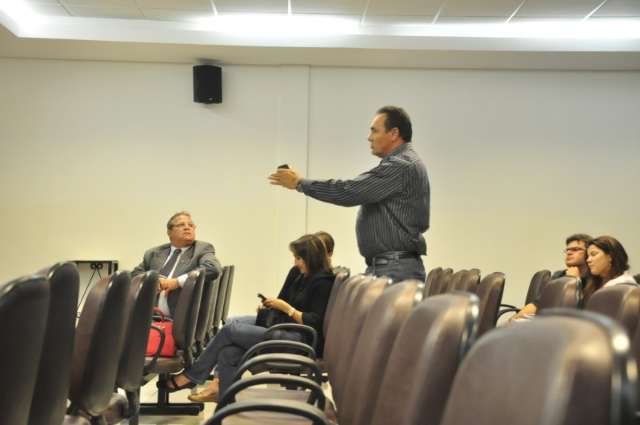 Falta de documento gera bate-boca durante reuni&atilde;o da CPI na C&acirc;mara