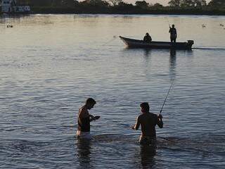 Pesca no rio Paraguai (Foto: Clovis Neto/Prefeitura de Corumbá)