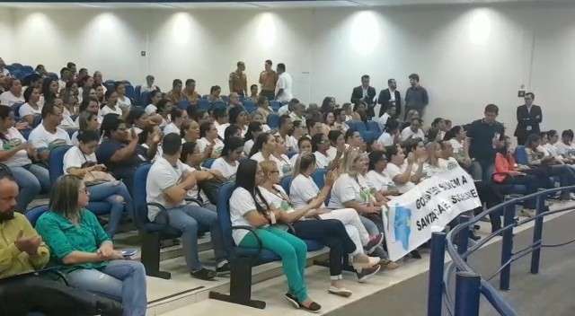 AO VIVO: Funcion&aacute;rios da Santa Casa pedem ajuda a vereadores para resolver crise
