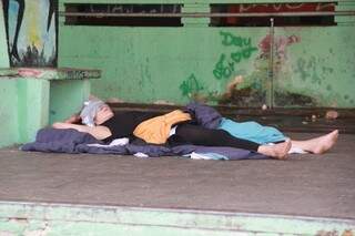Local virou abrigo de moradores de rua. (Foto: Marcos Ermínio)