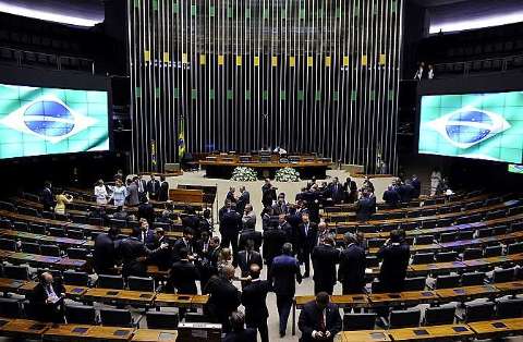 Em Brasília, deputados tomam posse e elegem presidente da Câmara à tarde 