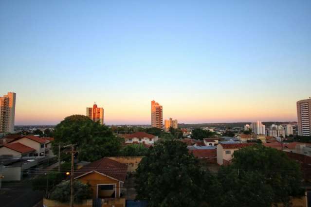 Previs&atilde;o de tempo seco e abafado, com m&aacute;xima de 34&ordm;C nesta quinta-feira