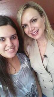 Lara, estagiária do Ismac, conseguiu tirar uma selfie com a apresentadora. (Foto: Arquivo Pessoal)