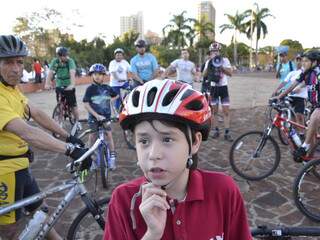 João Guilherme, de 10 anos, diz que pedalar é uma mania que começou aos 3 anos, quando ganhou a primeira bicicleta (Foto: Minamar Junior)