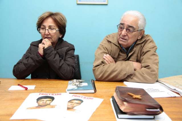 Mulher luta para punir acusados de queimar irm&atilde;o e sobrinha vivos