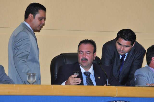  Siufi manda para procuradoria jur&iacute;dica projetos que libera shows e adia vota&ccedil;&atilde;o