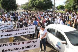 Trabalhadores ameaçam greve se o pagamento de salários não for normalizado (Foto: Marcos Ermínio)