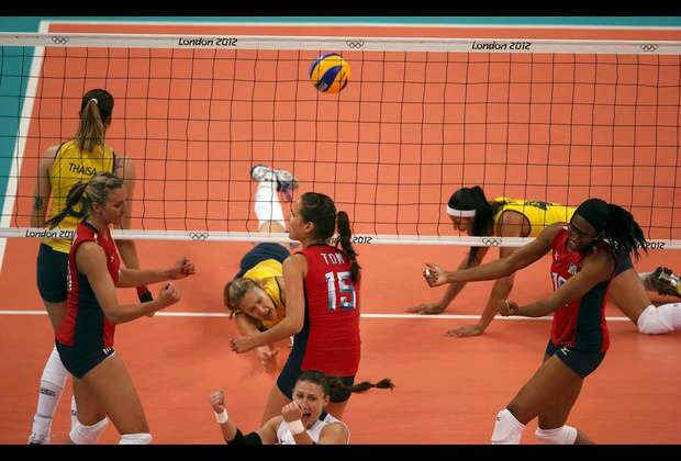  Americanas confirmam favoritismo e vencem a sele&ccedil;&atilde;o brasileira de v&ocirc;lei
