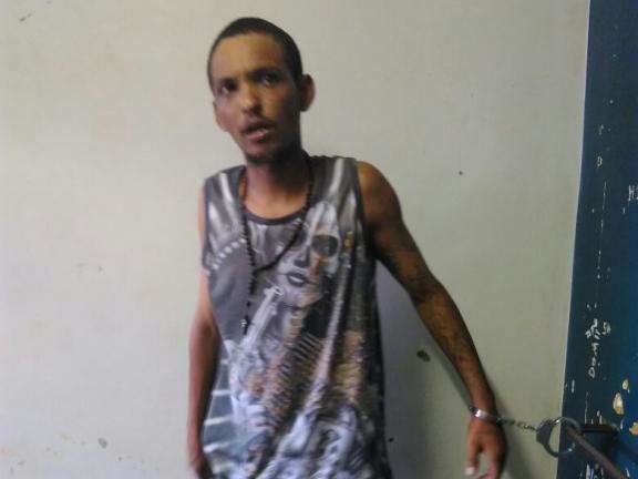 Ladr&atilde;o furta celular, se esconde em pres&iacute;dio e amea&ccedil;a policiais ao ser preso 