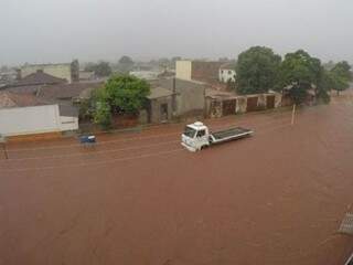 Em Ivinhema, chuva durou cerca de 40 minutos (Foto: Ivi Notícias)