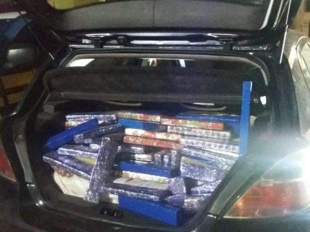Traficante &eacute; preso transportando em ve&iacute;culo 250 kg de maconha 