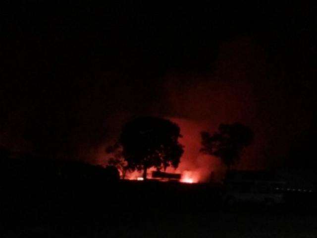 Inc&ecirc;ndio na vegeta&ccedil;&atilde;o no anel vi&aacute;rio chama aten&ccedil;&atilde;o de moradores na Moreninha