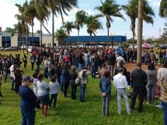 Sem negociação, professores fazem greve de um dia na terça-feira