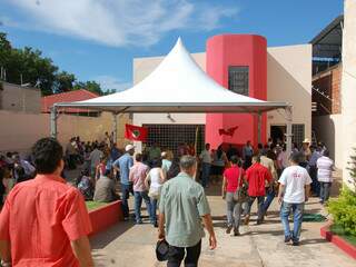 Corpo de Egídio foi velado no MST em Campo Grande. Sepultamento será em Santa Catarina. (Foto: João Garrigó)