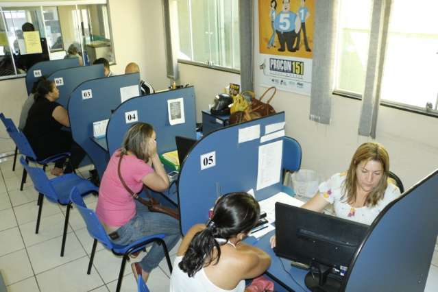 Em dez dias, campanha do Procon negocia d&iacute;vidas de 124 consumidores
