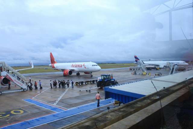 Aeroporto p&otilde;e voos em dia, mas continua com opera&ccedil;&atilde;o prejudicada