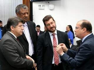 Deputados Lídio Lopes (PEN), João Grandão (PT), Pedro Kemp (PT) e José Carlos Barbosa (DEM), durante sessão (Foto: Luciana Nassar)