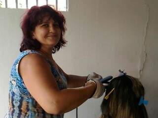 A cabeleireira Rosemeire Himoto, que reside no Bairro Amambaí, acredita que a consciência deve prevalecer sobre eventual incentivo financeiro (Foto: Kleber Clajus)