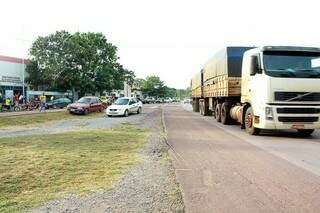 Veículos pesados &quot;dividem&quot; anel viário com carros de passeio, o que preocupa a prefeitura de Corumbá. (Foto: Divulgação Prefeitura de Corumbá)