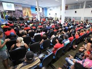 Audi&ecirc;ncia discute exposi&ccedil;&atilde;o de adolescentes nas redes sociais