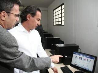 Secretário de Desenvolvimento, Luiz Fernando Buainai, à esquerda, com o prefeito de Campo Grande, Marquinhos Trad, PSD. (Foto: Marcos Ermínio).