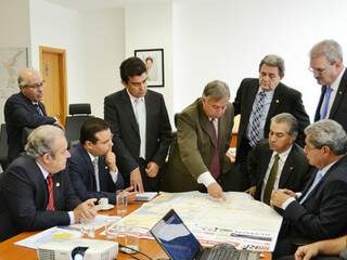 Deputados federais, senadores e governador debatem implantação de ferrovias no Estado (Foto: Divulgação)