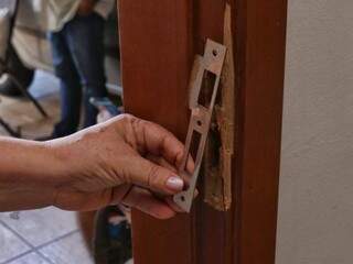 Ladr&otilde;es arrombam casa, lancham e levam de computador a carne 