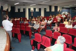 Marco em uma das palestras sobre a doença em Campo Grande. (Foto: Arquivo Pessoal)