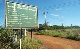 Acesso ao Distrito Industrial de Dourados; empresários querem mais atenção do Governo do Estado (Foto: João Pires)