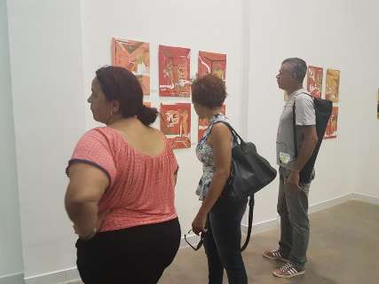 Quadro ‘preso’ atrai visitantes para últimas horas de exposição no Marco 