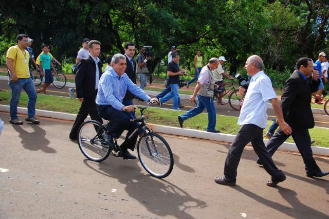  Pedalando, Andr&eacute; ultrapassa trio el&eacute;trico em passeio na festa do Imbirussu