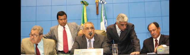  Deputados aprovam aumento para eles mesmos