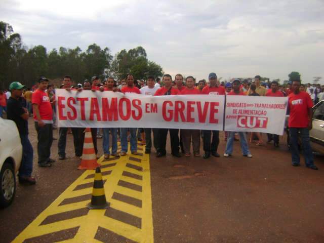  Em Bataypor&atilde;, trabalhadores de frigor&iacute;fico entram em greve amanh&atilde;