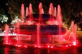 Praça Ary Coelho versão vermelha. (Foto e legenda de Gerson Walber)