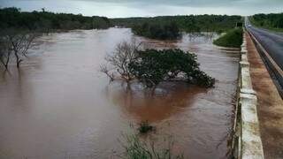 Em Amambai choveu 250 milímetros em maio, sendo que a média histórica para o mês era de 155 milímetros. (Foto: Defesa Civil de Amambai)