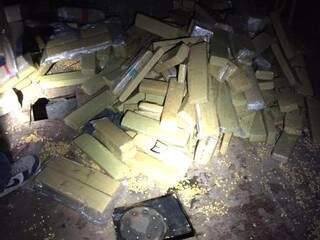 Droga estava escondida em fundo falso de caminhão carregado com milho (Foto Divulgação PF)