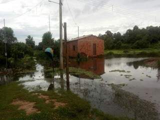 No início da semana, aumento no nível do rio Miranda provocou alagamentos em regiões ribeirinhas (Foto: Divulgação/Defesa Civil)