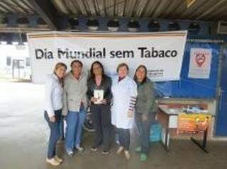 Profissionais da Sesau realizaram campanha orientando sobre riscos e doenças causadas pelo tabaco. (Foto:Divulgação)