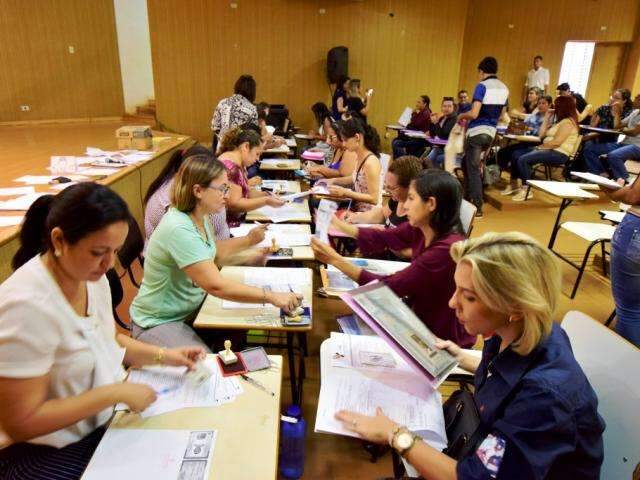 Ap&oacute;s dois meses, prefeitura come&ccedil;a a empossar professores concursados