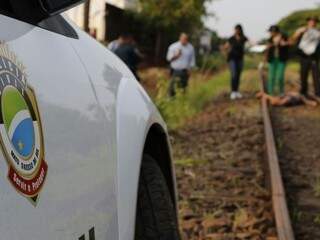 Homicídio registrados em Campo Grande, em 2015, quando um homem foi morto a pauladas e por asfixia e corpo foi encontrado na linha do trem. (Foto: Gerson Walber/Arquivo).