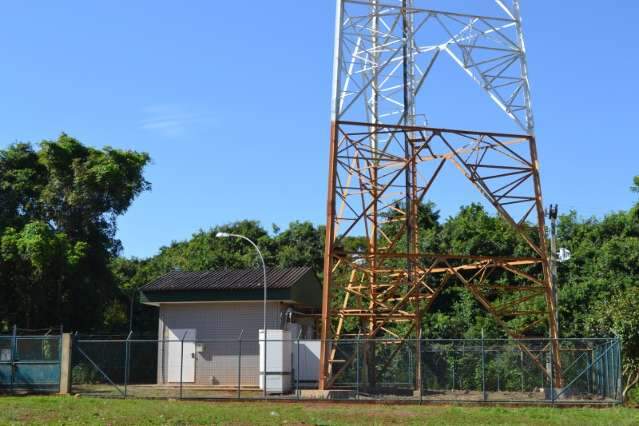 Trabalhador que caiu de torre de telefonia morre no hospital 