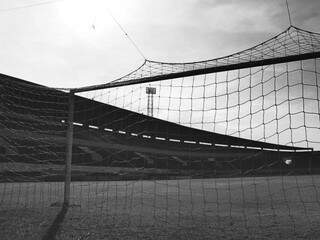 Gol do estádio Morenão, que segue interditado (Foto: Marina Pacheco)