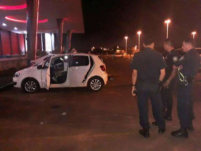 Carro com placas da Capital &eacute; abandonado com 395 Kg de maconha no Paraguai