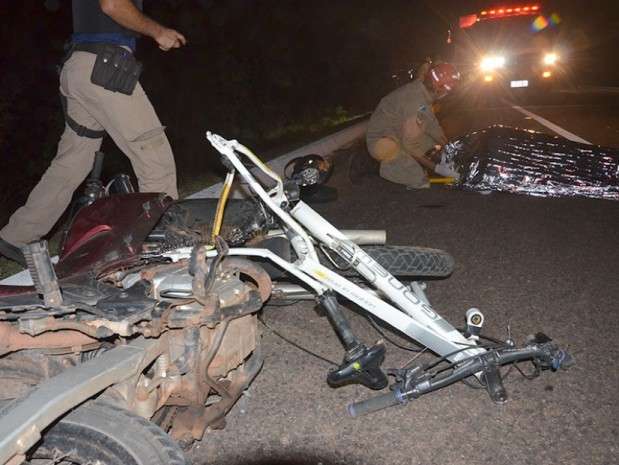 Ciclista &eacute; atingido por moto e fica gravemente ferido na BR-419