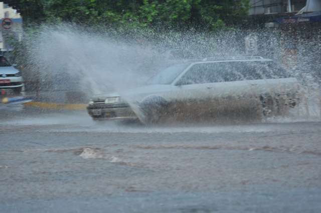 Ap&oacute;s janeiro de seca e calor, em tr&ecirc;s dias chuva acumula 46 mil&iacute;metros