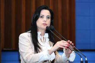 Deputada Mara Caseiro durante pronunciamento na Assembleia Legislativa. (Foto: Divulgação/Assessoria)