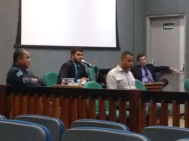 R&eacute;u que esfaqueou vizinho por som alto diz que n&atilde;o tinha inten&ccedil;&atilde;o de matar 