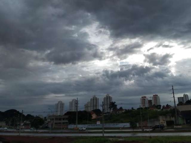 Frente fria cruza o Estado e traz chuvas intensas ao longo deste s&aacute;bado 