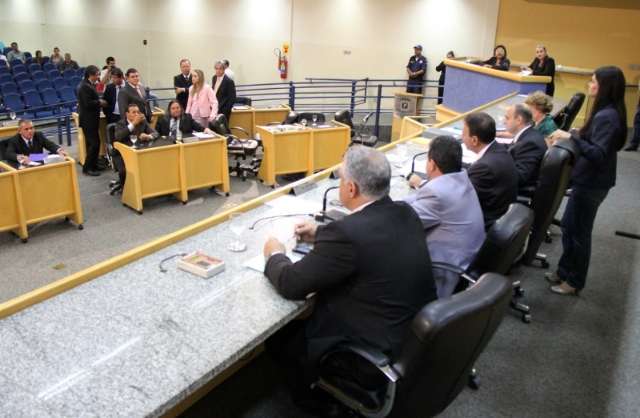 Vereadores definem l&iacute;deres e querem reduzir sess&otilde;es solenes